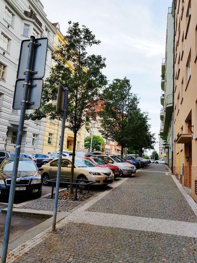 Stylish Apartment A Few Steps From Metro Praga Esterno foto
