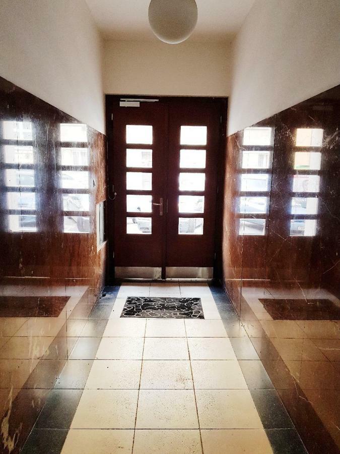 Stylish Apartment A Few Steps From Metro Praga Esterno foto