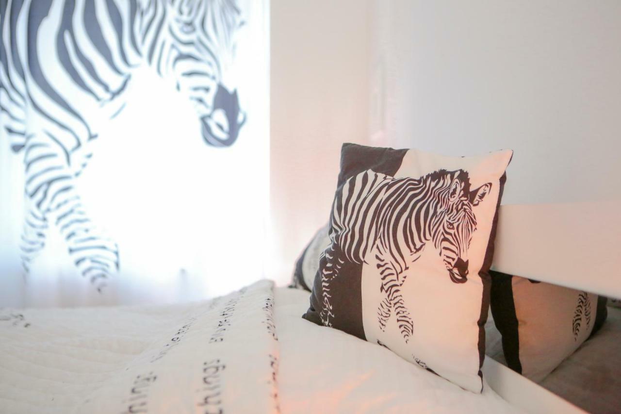Stylish Apartment A Few Steps From Metro Praga Esterno foto