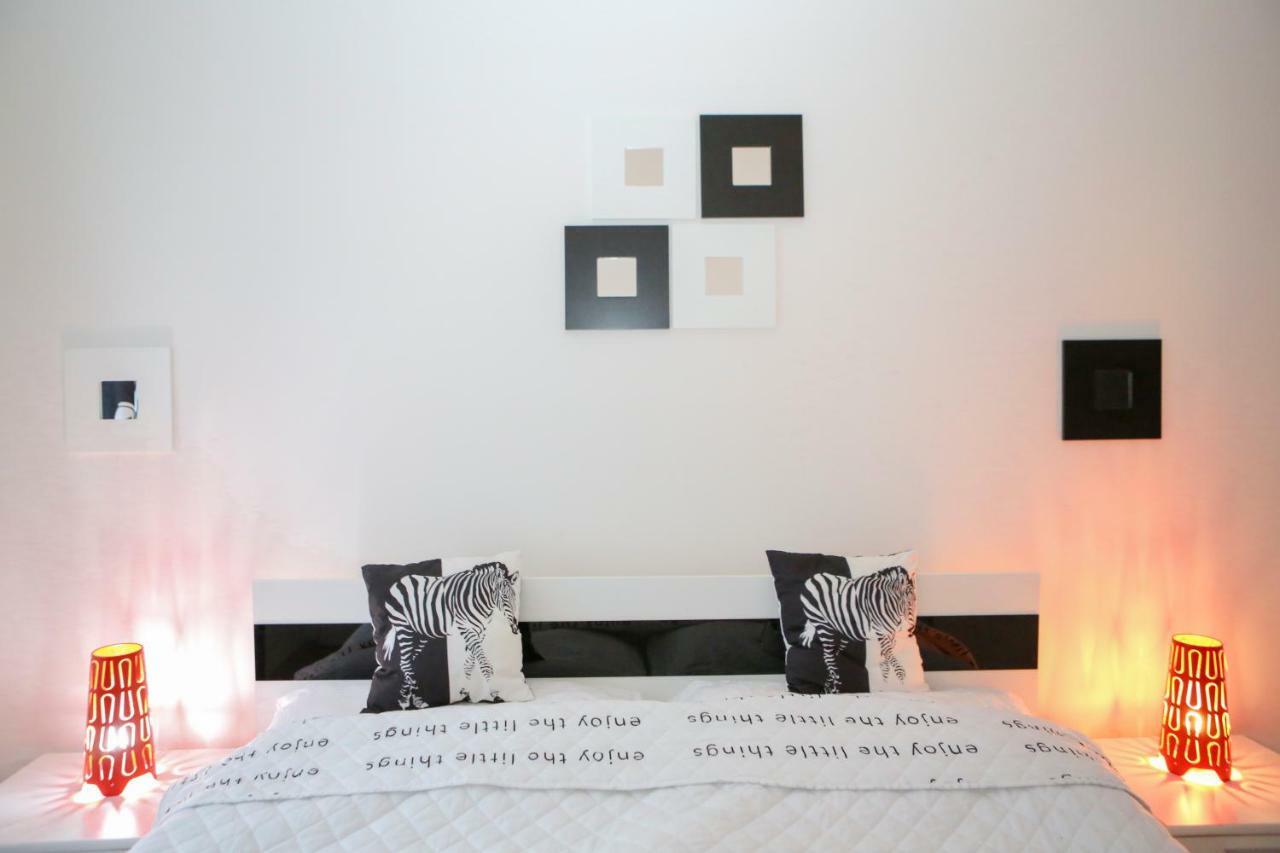 Stylish Apartment A Few Steps From Metro Praga Esterno foto