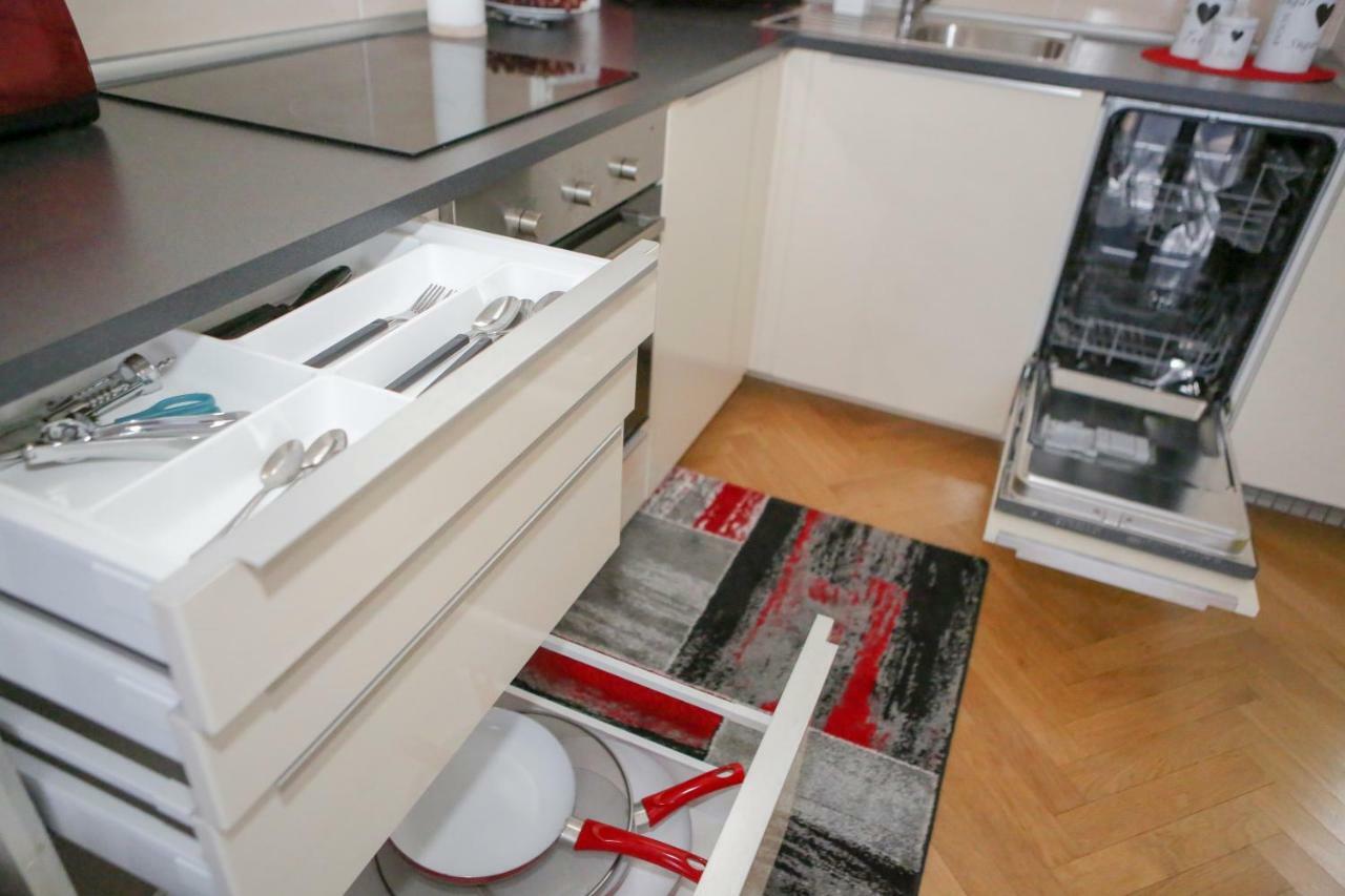 Stylish Apartment A Few Steps From Metro Praga Esterno foto
