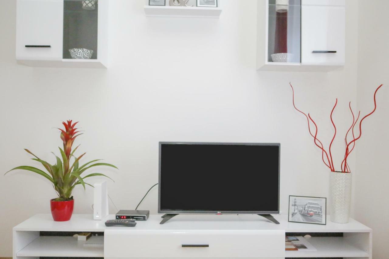 Stylish Apartment A Few Steps From Metro Praga Esterno foto