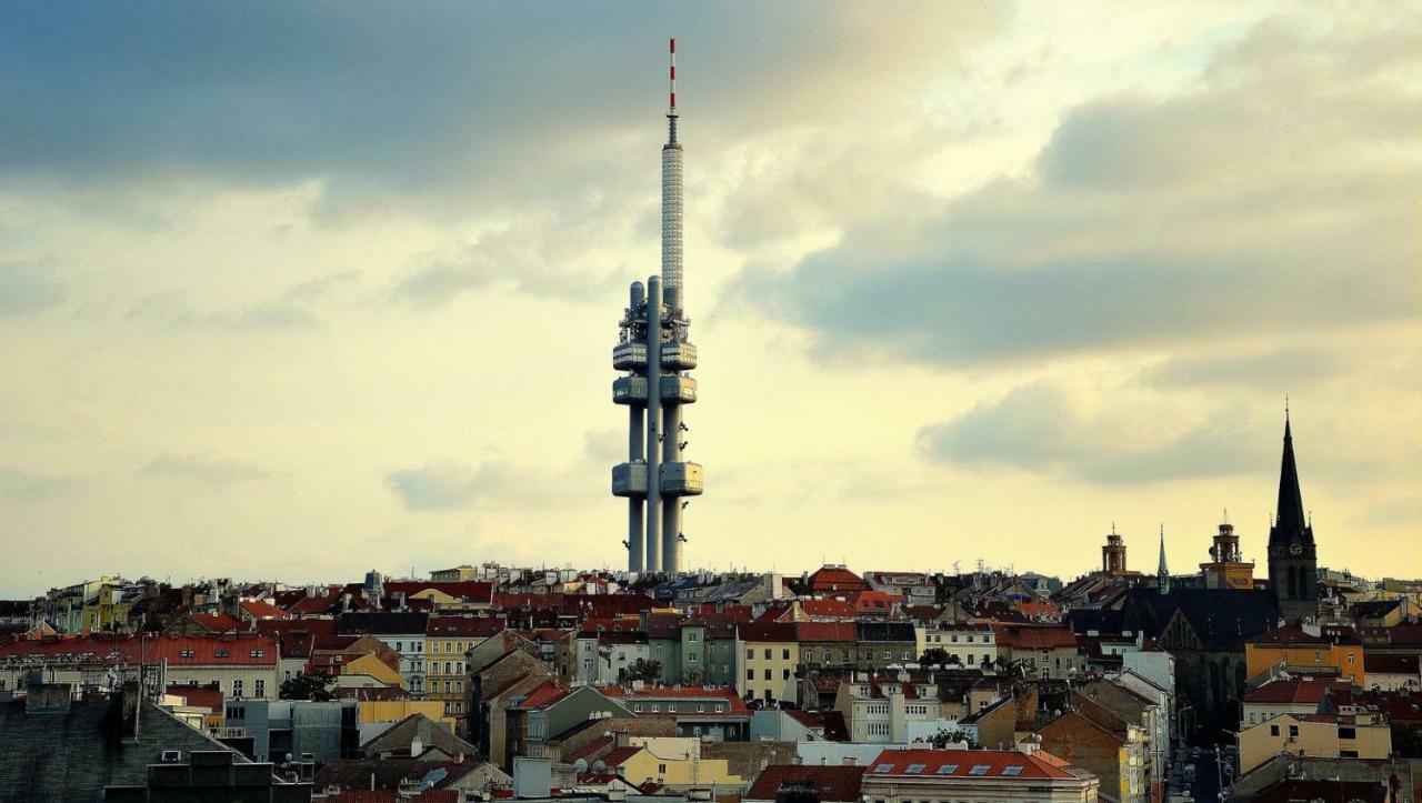 Stylish Apartment A Few Steps From Metro Praga Esterno foto